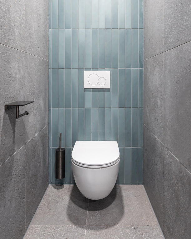 Tuvalu toilet accessory set with shelf