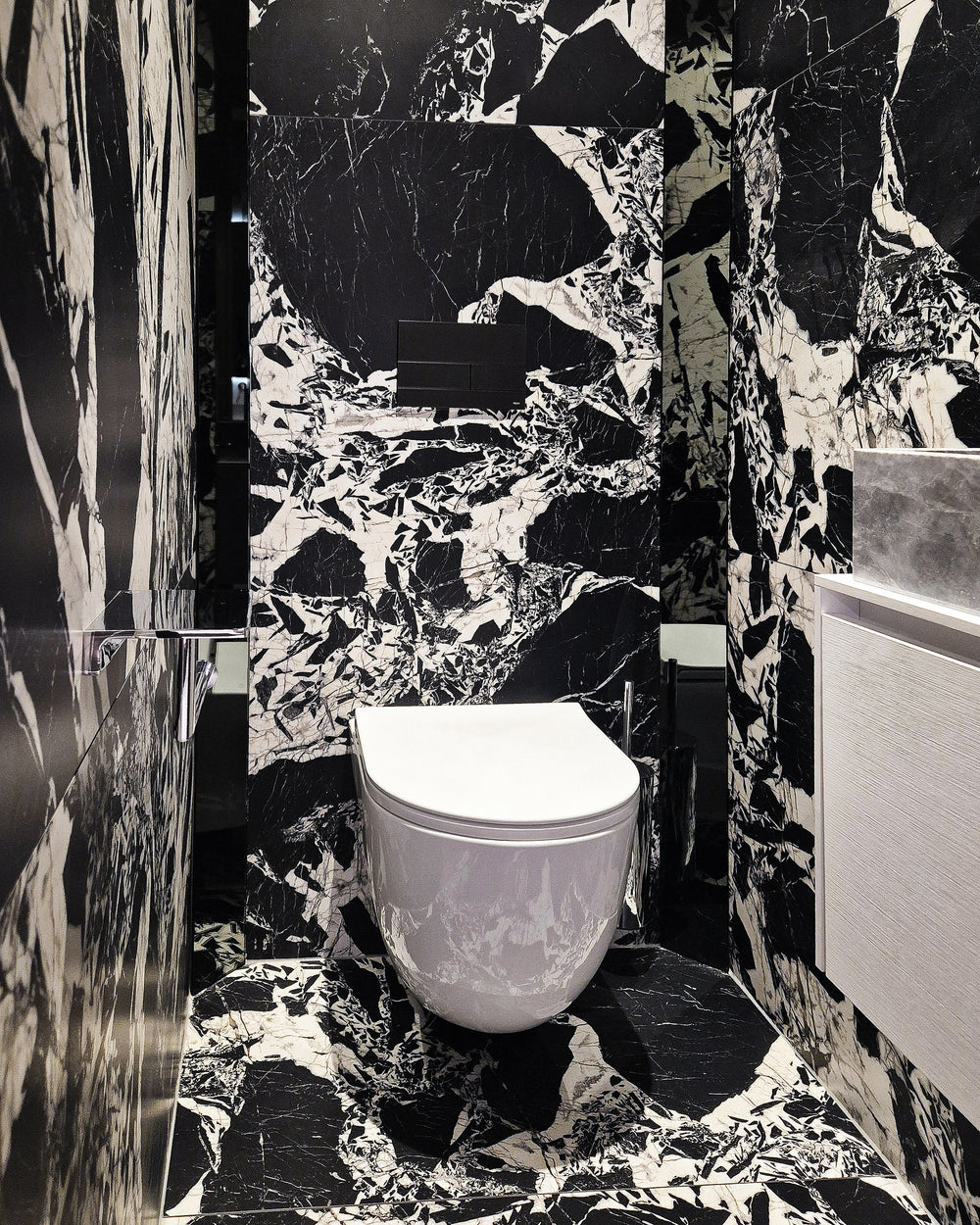 Compact rimless WC-pack